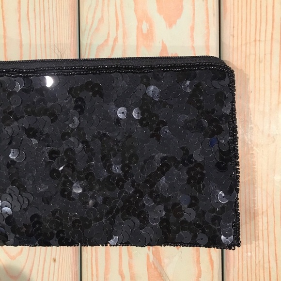 Black sequined wristlet - Picture 2 of 2